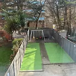 Modern Executive 2-Bed Apartment In London