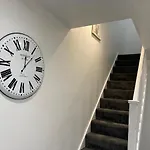 Modern Executive 2-Bed Apartment In London
