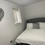Modern Executive 2-Bed Apartment In London